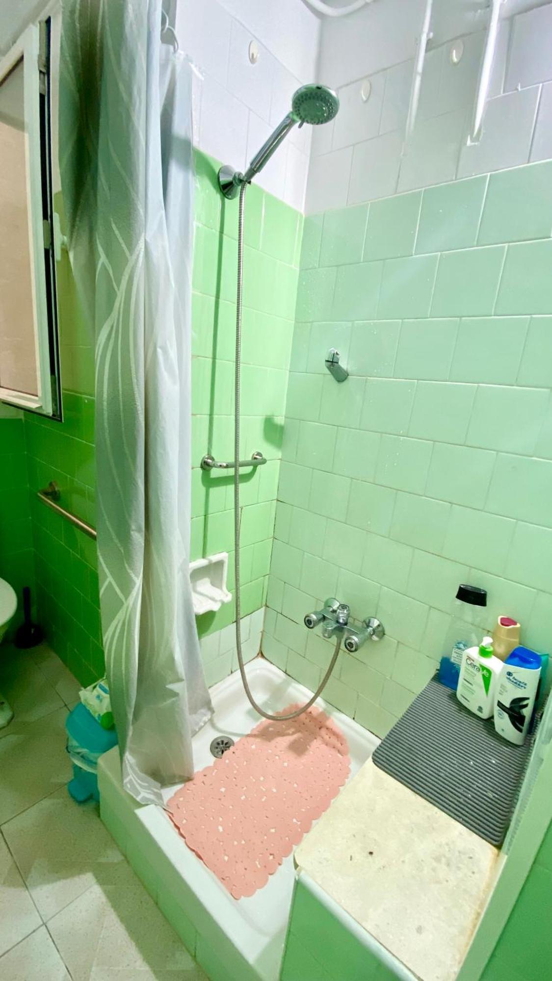 Habitacion Barato En Piso Familiar Compartido El Centro De La Ciudad Cerca De La Estacion De Autobuses Tarragona Exteriör bild